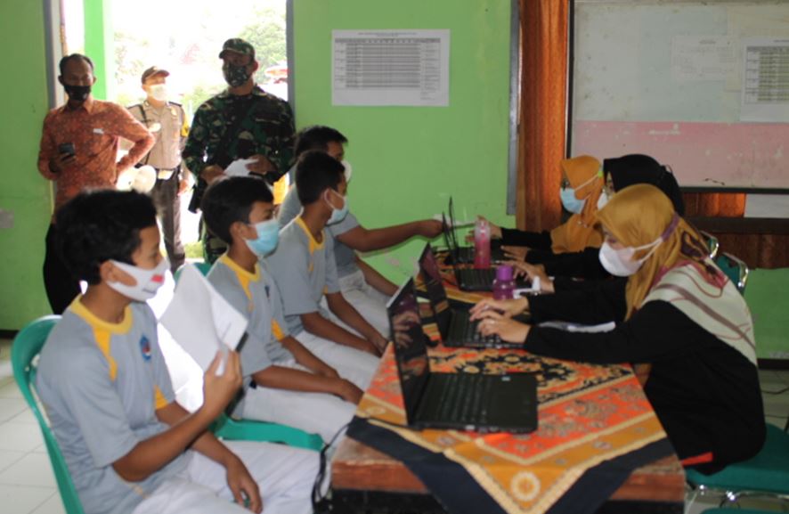 Kegiatan Vaksin Jemput bola 22 sept 2021 di SMPN1 Somegade